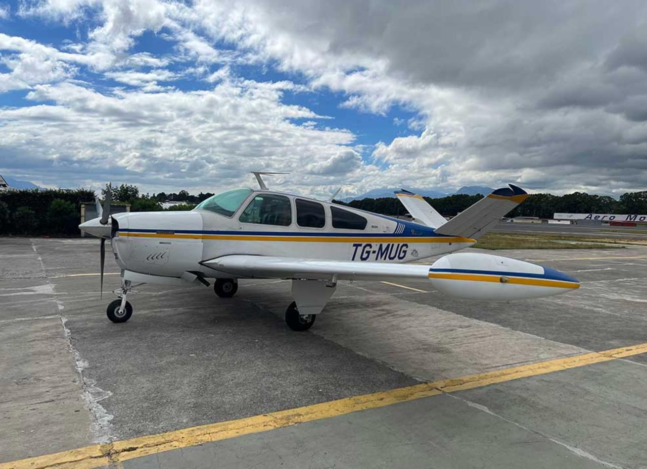 Beechcraft Bonanza V35b charter plane for Pacific Fins guests